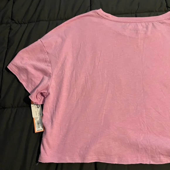 Colsie Boxy Cropped Tee - Picture 6 of 10